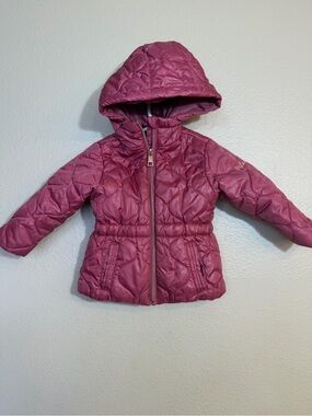 Pistachio girls' jacket features a quilted diamond pattern and a front zipper 2T